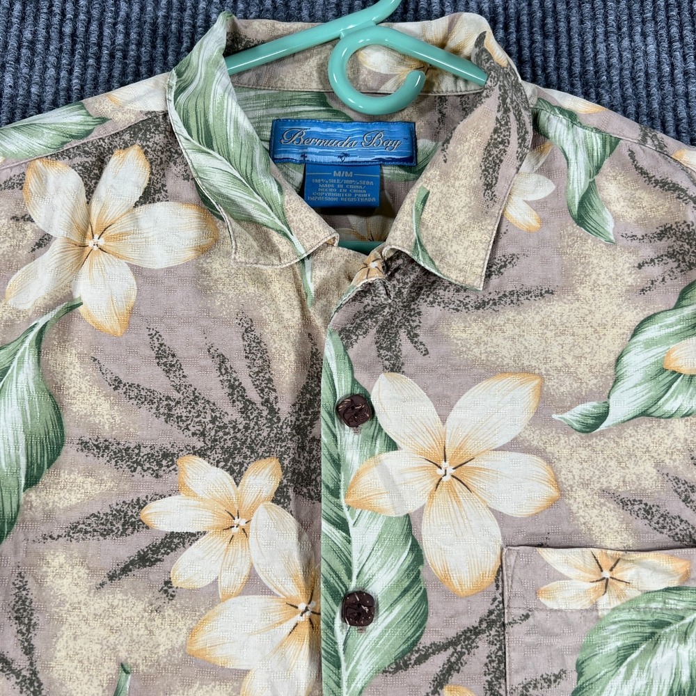 Bermuda Bay Shirt Mens Medium Short Sleeve Hawaiian Button Up 100% Silk